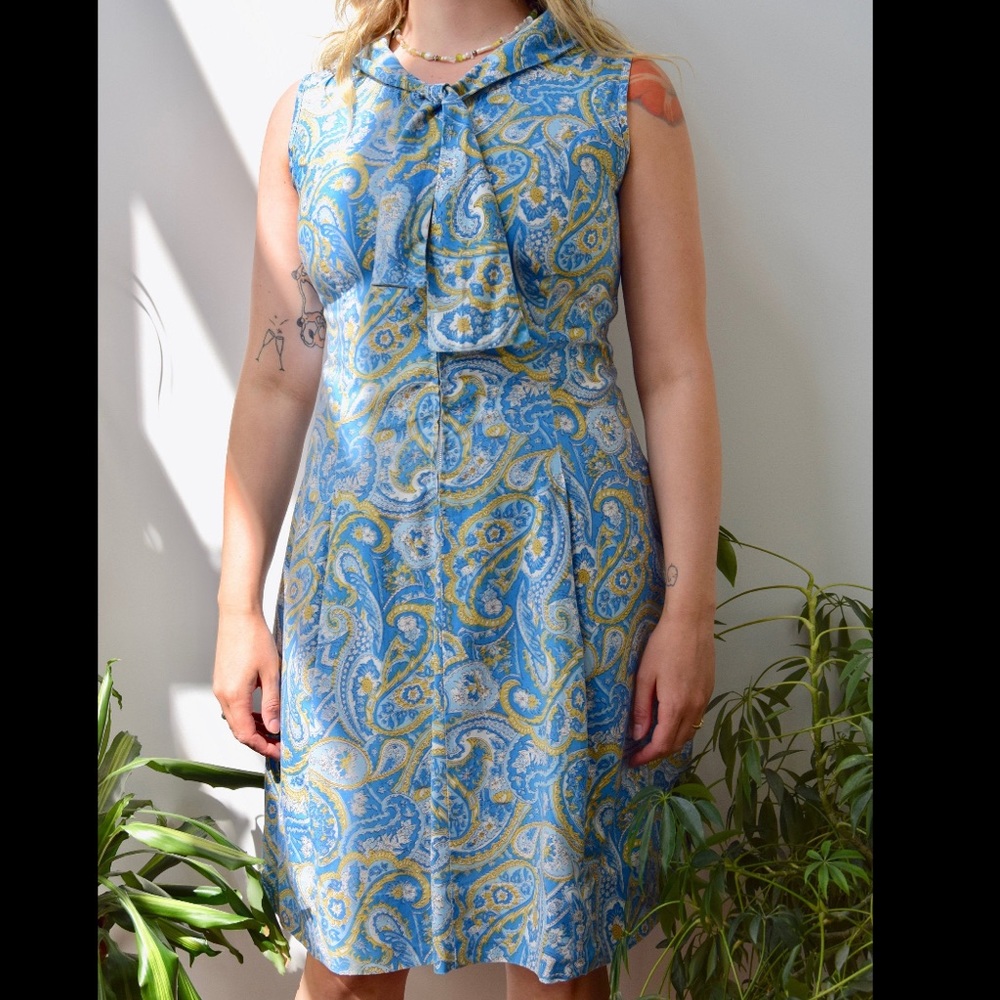 Vintage 1960s paisley house dress